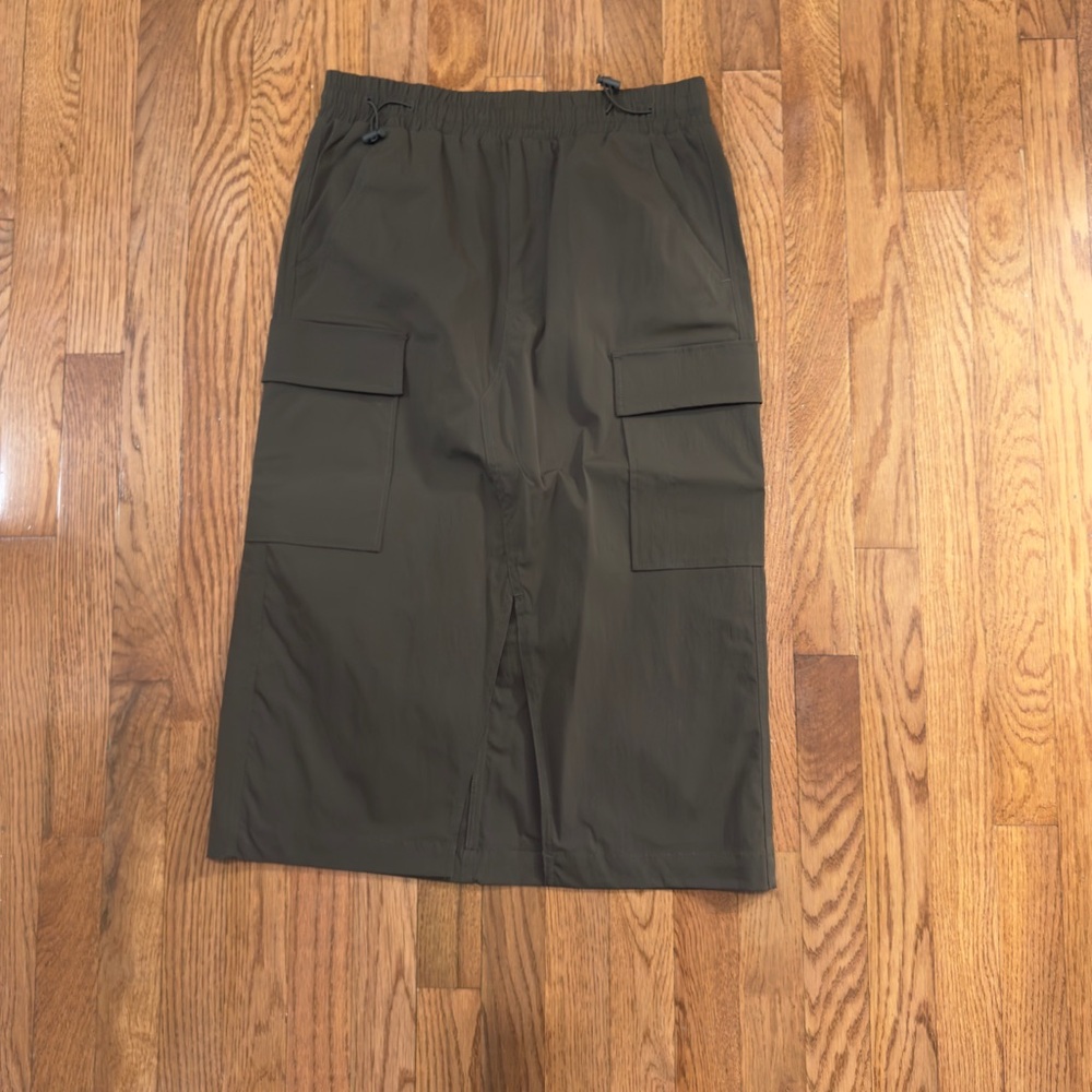 HALARA Olive Midi Skirt with Pockets